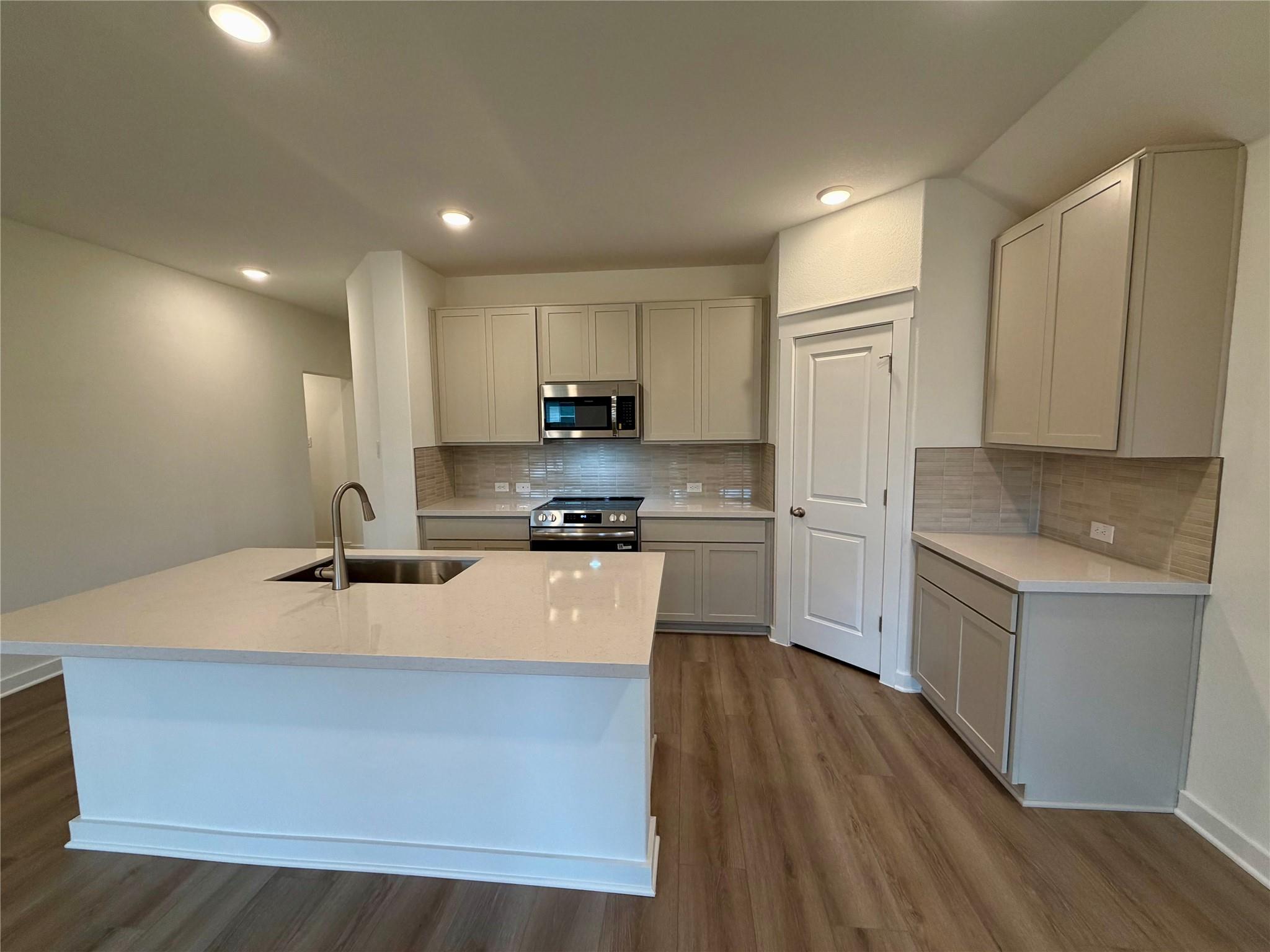 261 Seattle Slew Dr, Jarrell, TX 76537