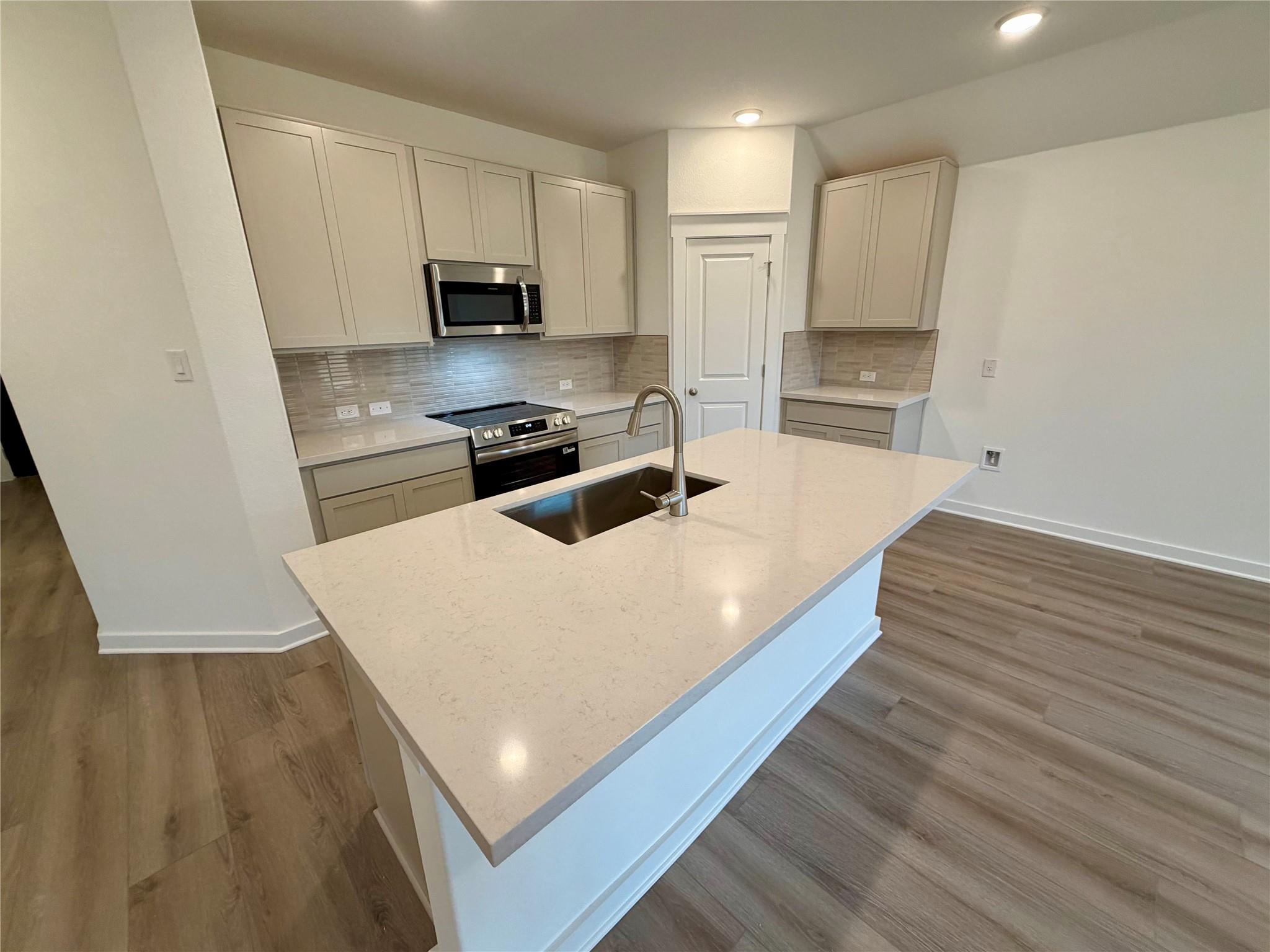 261 Seattle Slew Dr, Jarrell, TX 76537