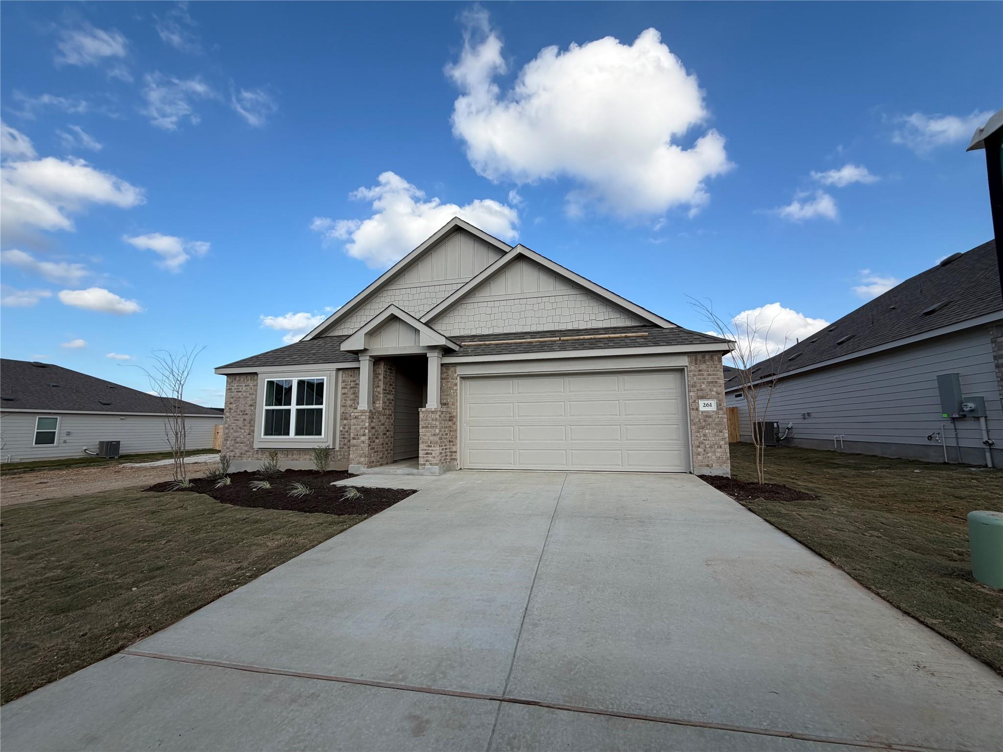 261 Seattle Slew Dr, Jarrell, TX 76537