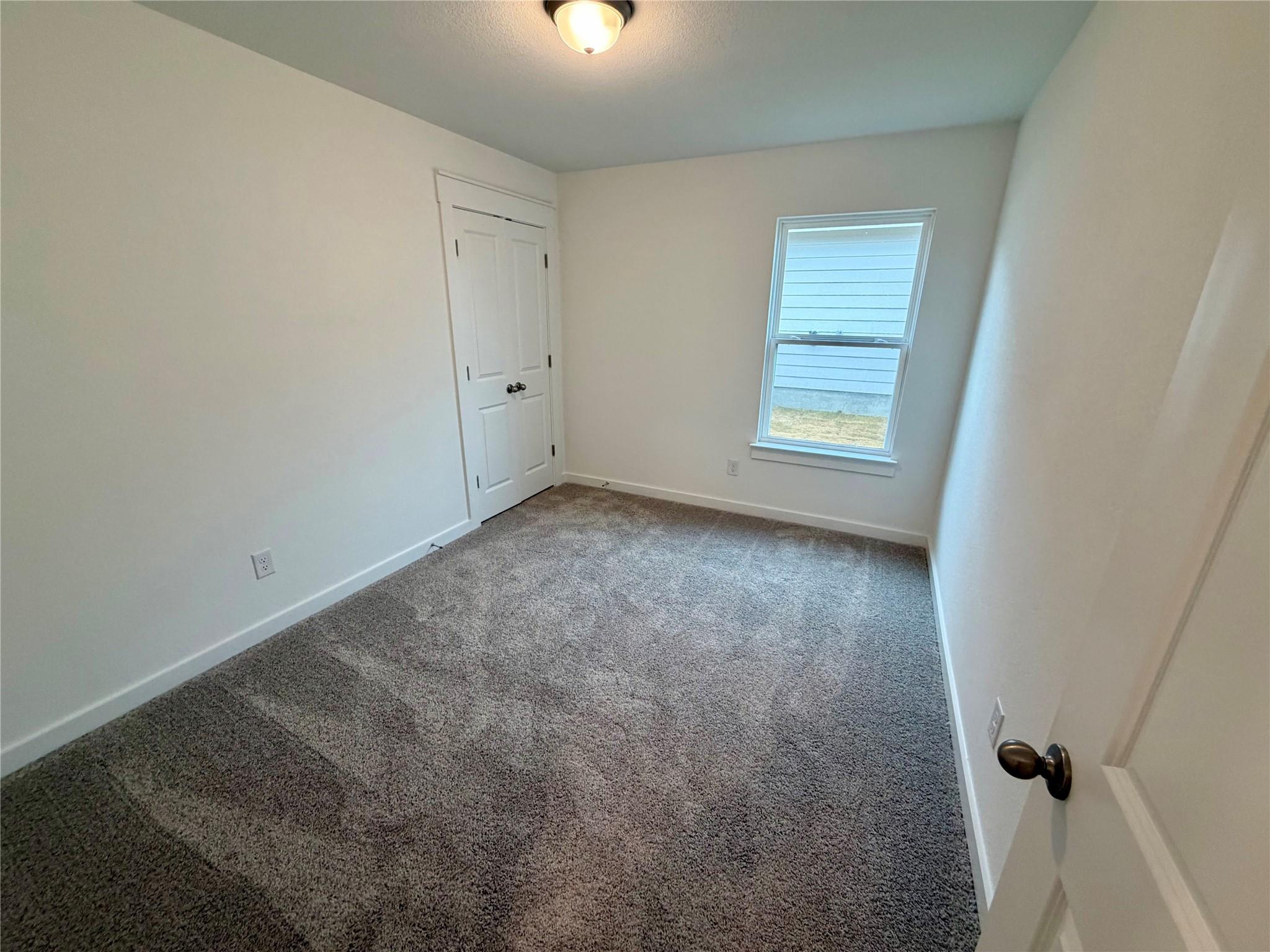 261 Seattle Slew Dr, Jarrell, TX 76537