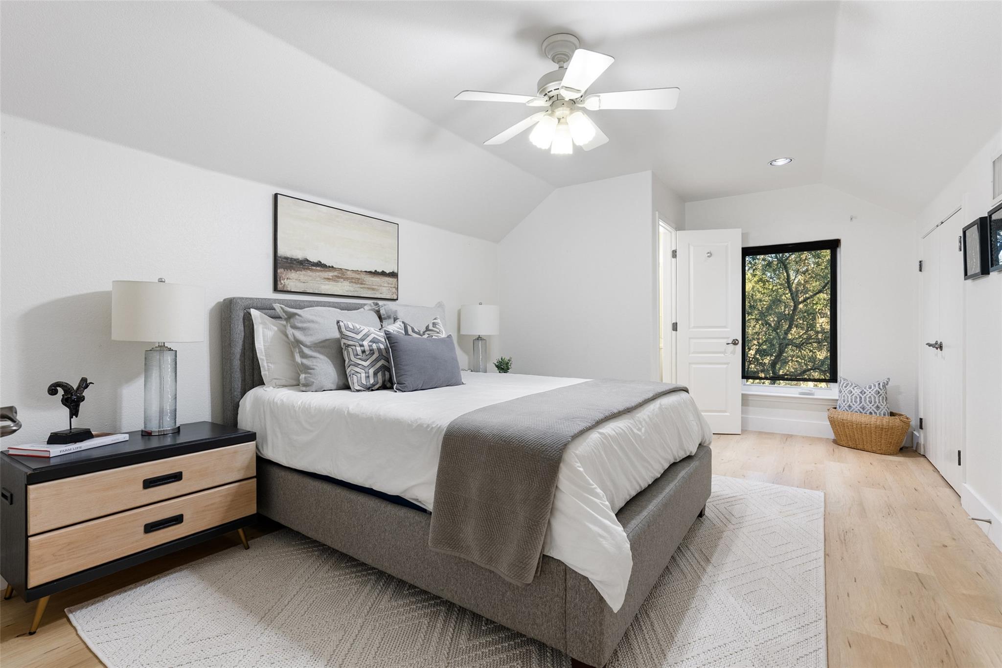 220 Fawn Meadow Dr, Dripping Springs, TX 78620