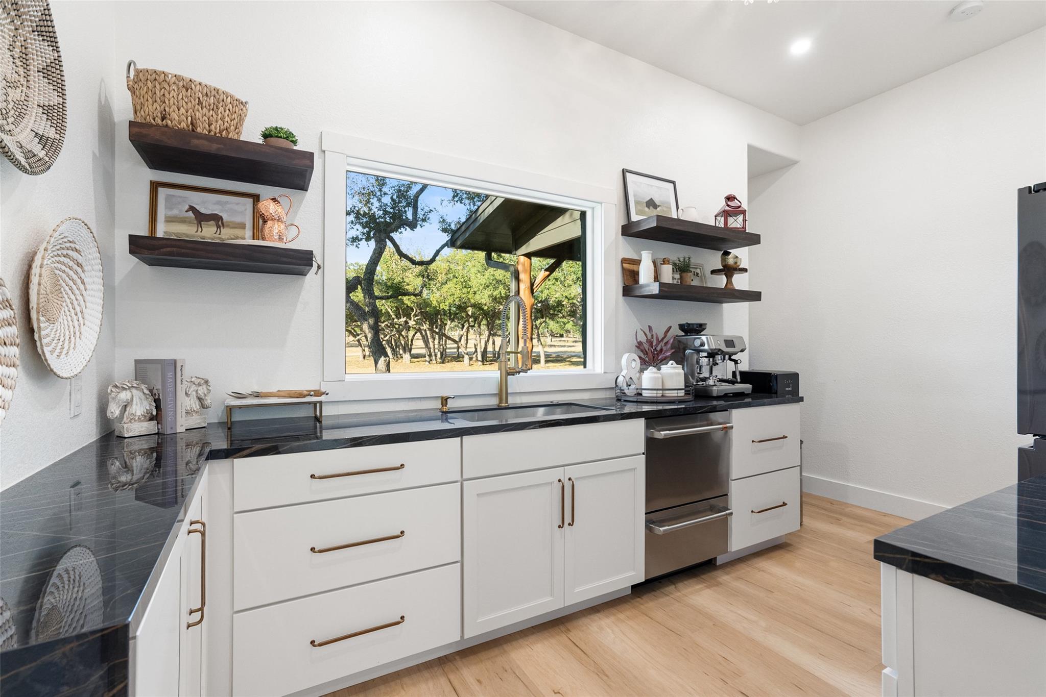 220 Fawn Meadow Dr, Dripping Springs, TX 78620