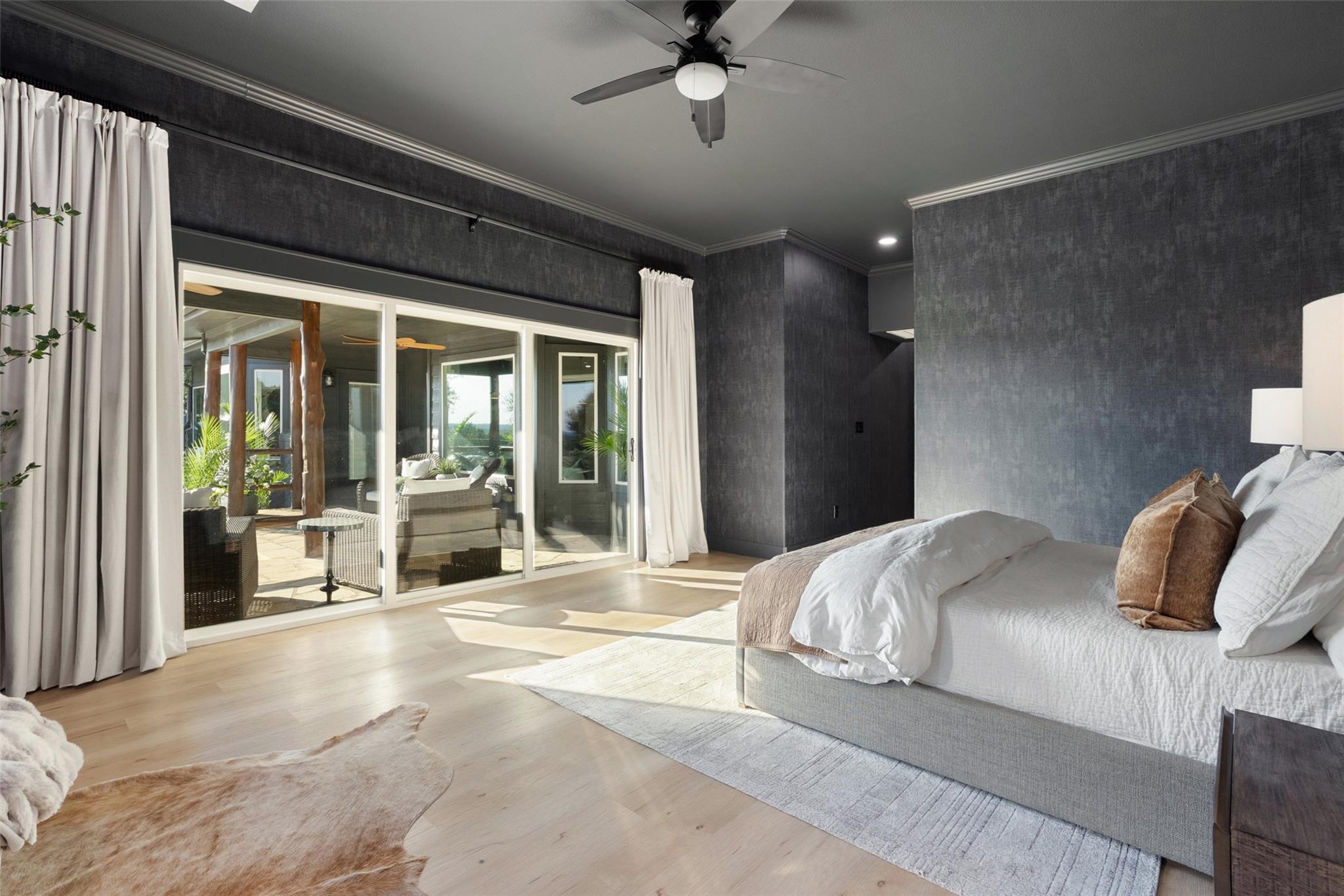 220 Fawn Meadow Dr, Dripping Springs, TX 78620