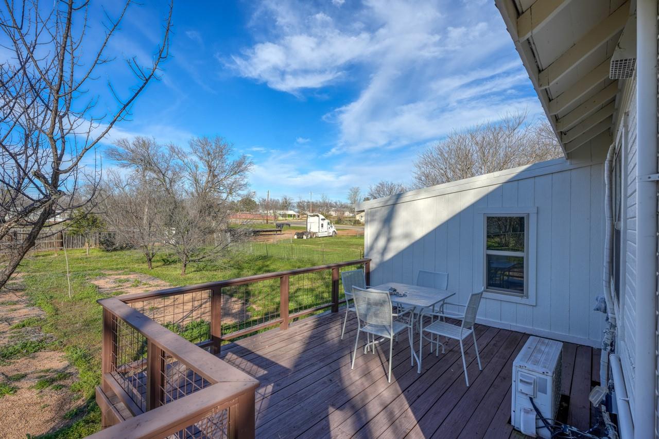 305 W Tarrant St, Llano, TX 78643