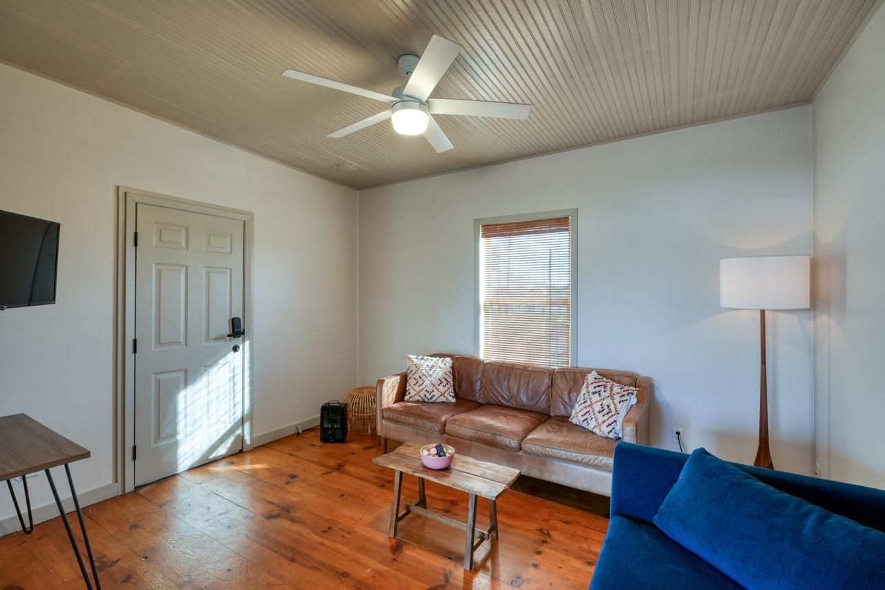 305 W Tarrant St, Llano, TX 78643