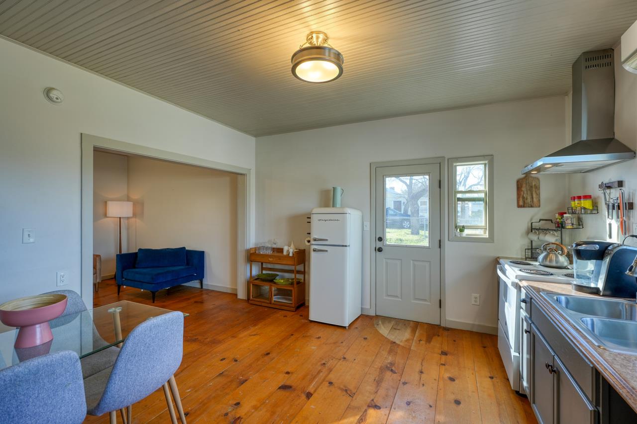 305 W Tarrant St, Llano, TX 78643