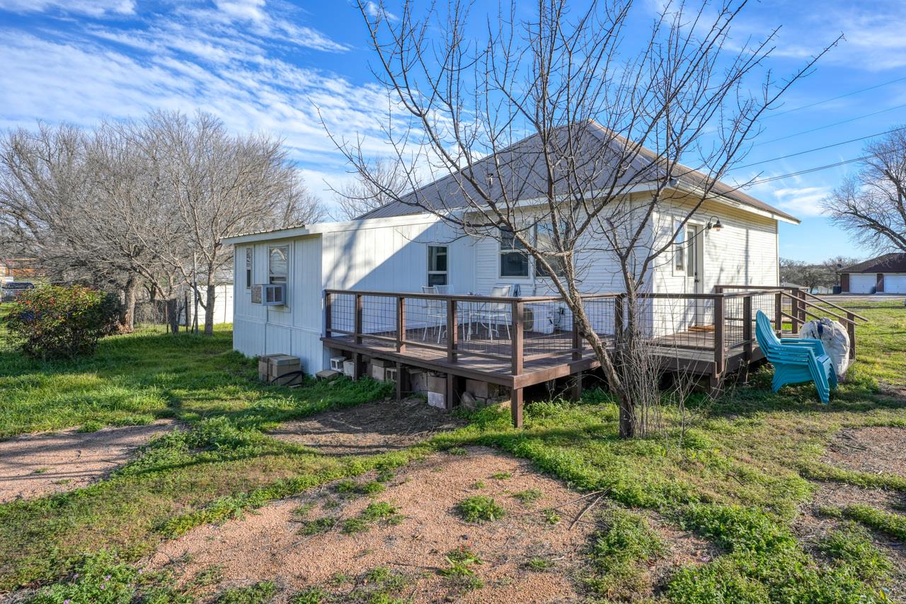 305 W Tarrant St, Llano, TX 78643