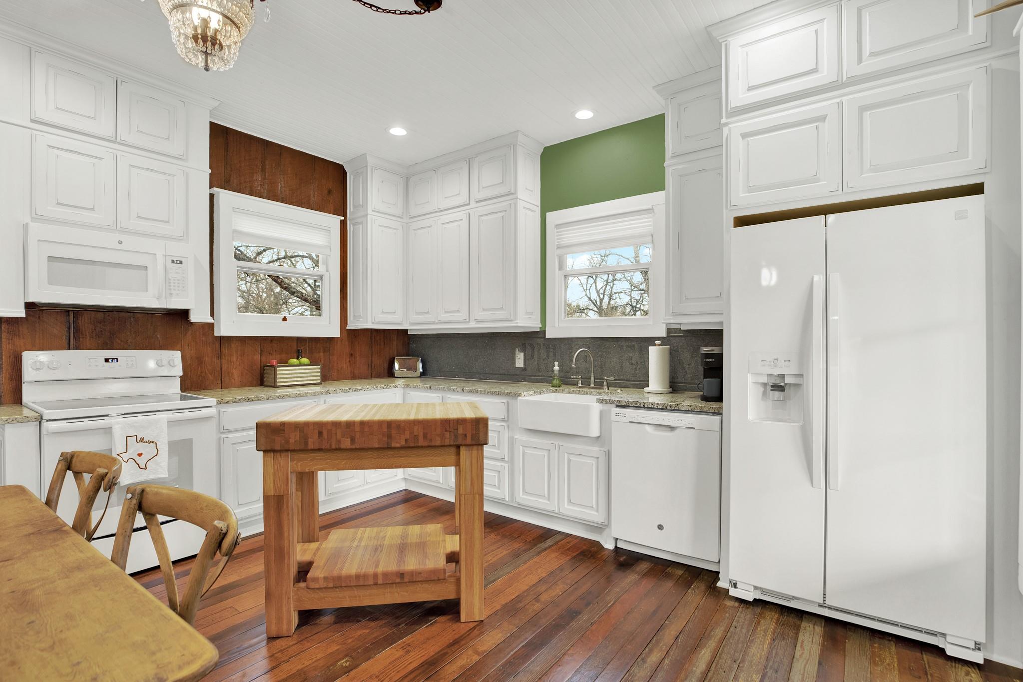 543 Westmoreland St, Mason, TX 76856