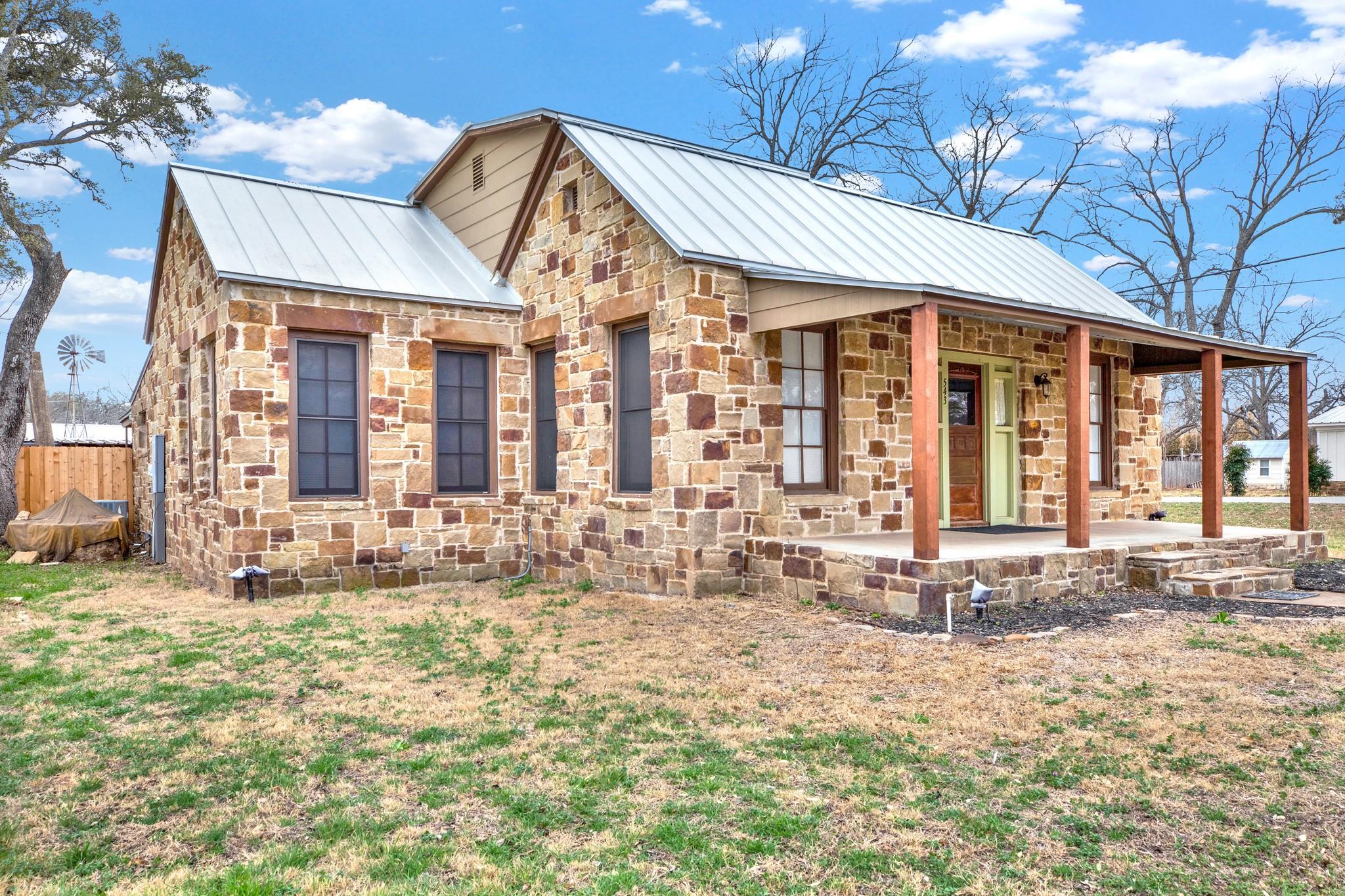 543 Westmoreland St, Mason, TX 76856