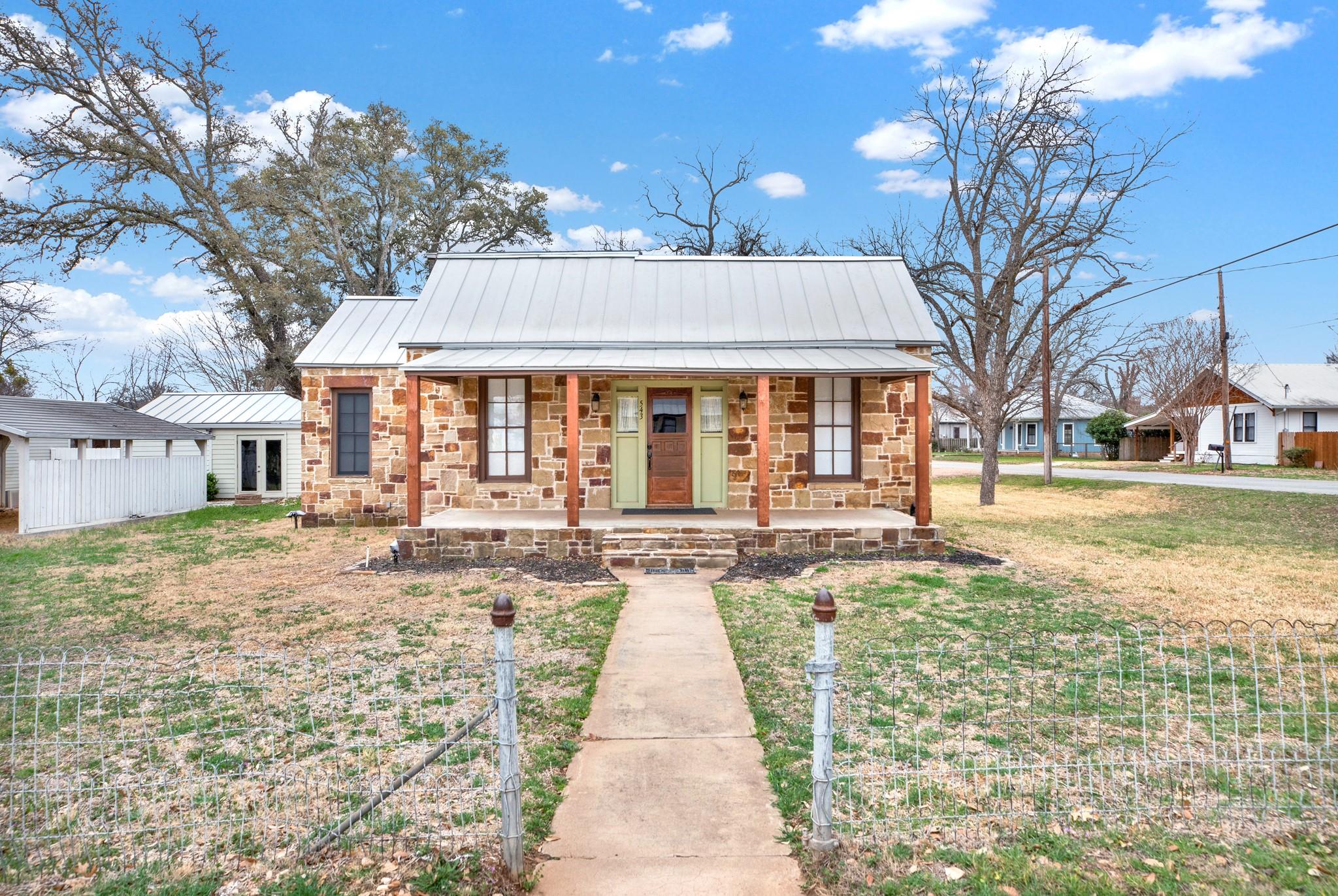 543 Westmoreland St, Mason, TX 76856