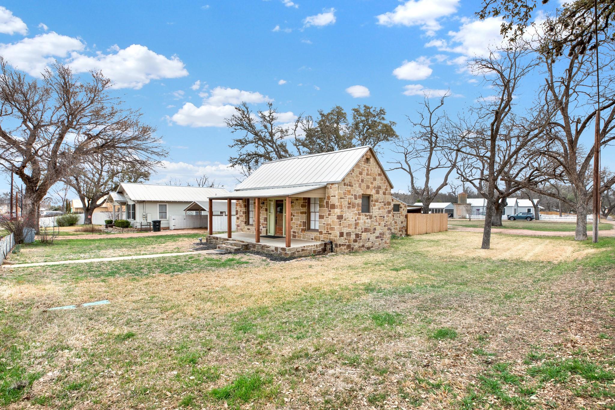 543 Westmoreland St, Mason, TX 76856