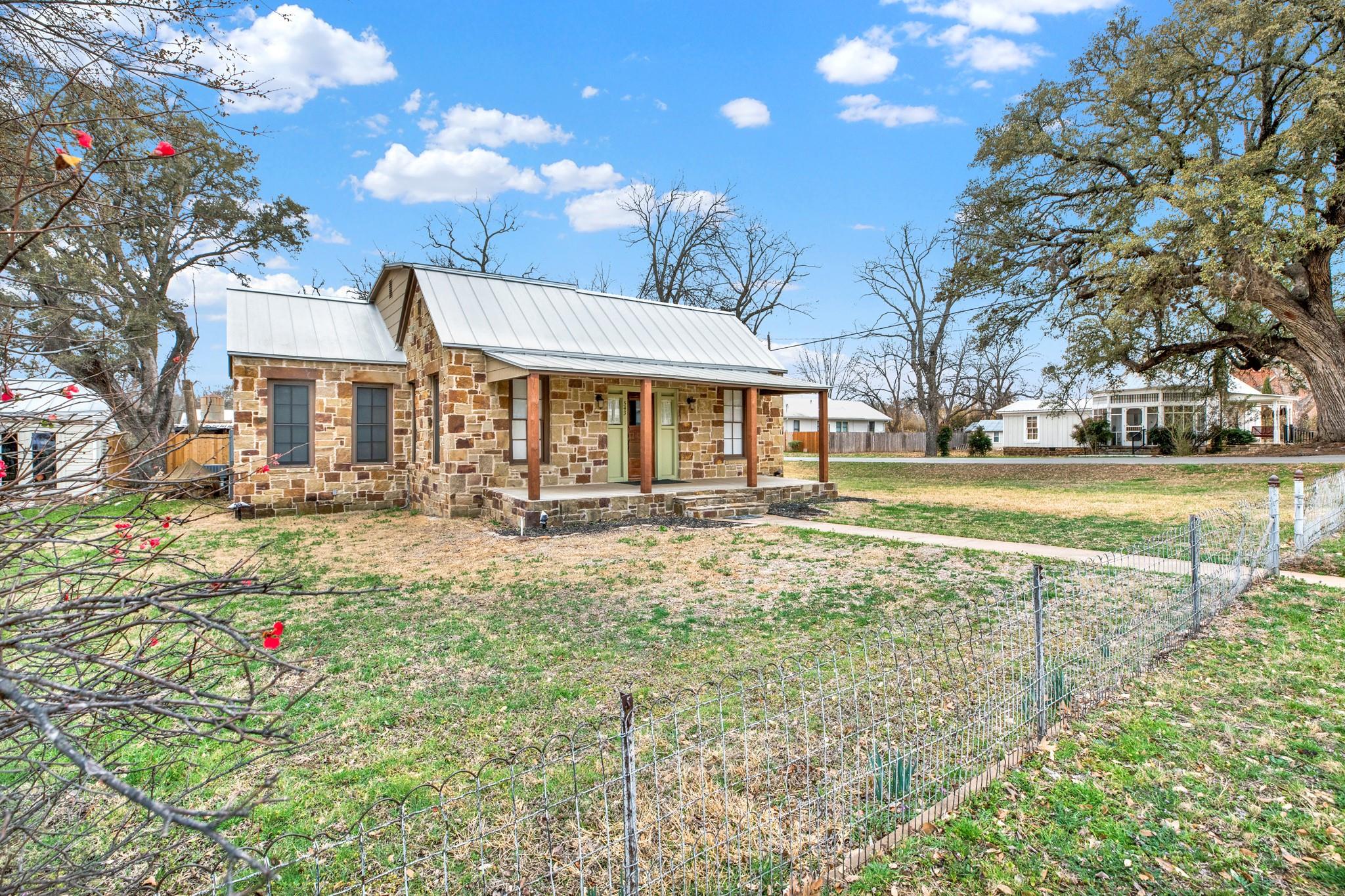 543 Westmoreland St, Mason, TX 76856