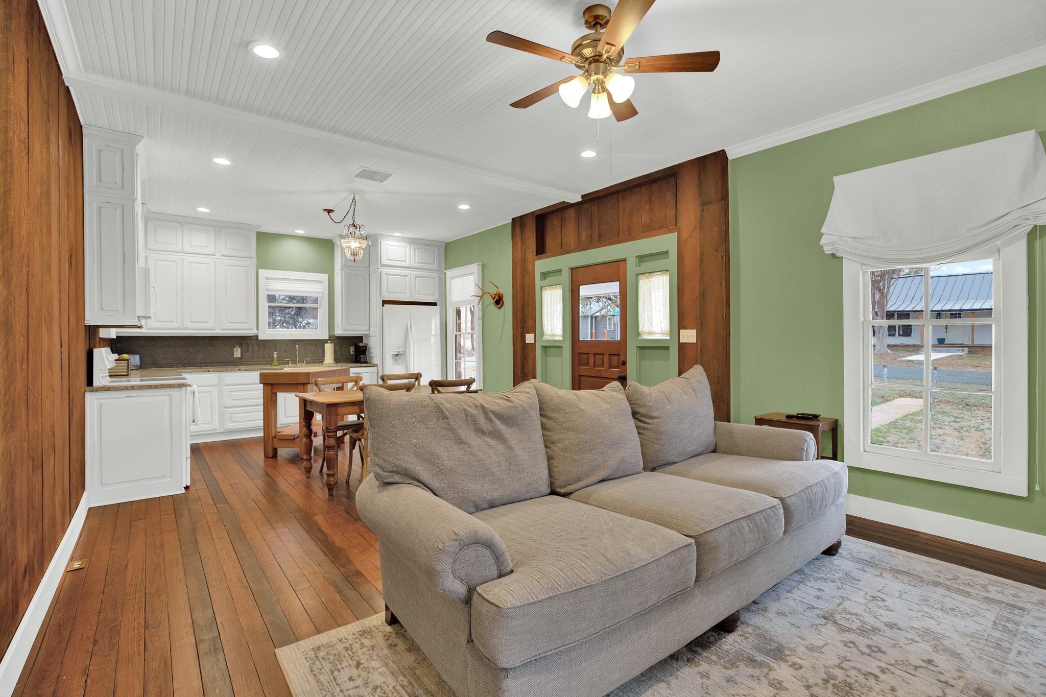 543 Westmoreland St, Mason, TX 76856