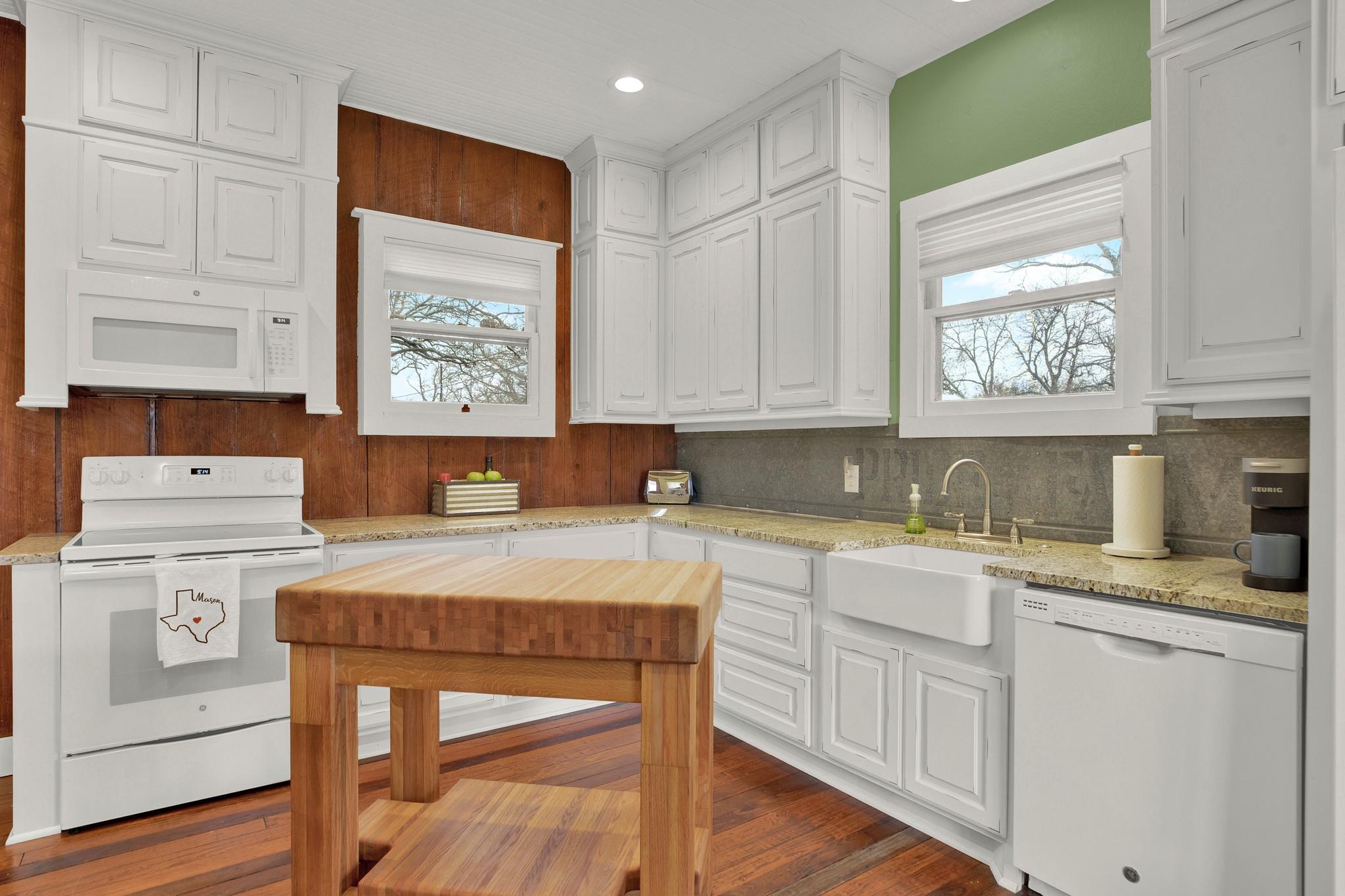 543 Westmoreland St, Mason, TX 76856