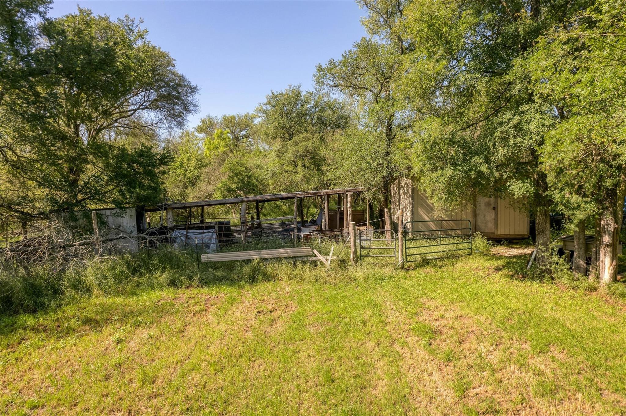201 Fawn Ridge Rd, Cedar Creek, TX 78612