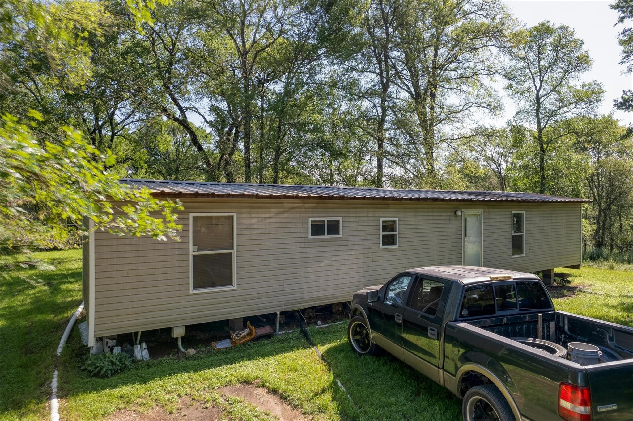 201 Fawn Ridge Rd, Cedar Creek, TX 78612