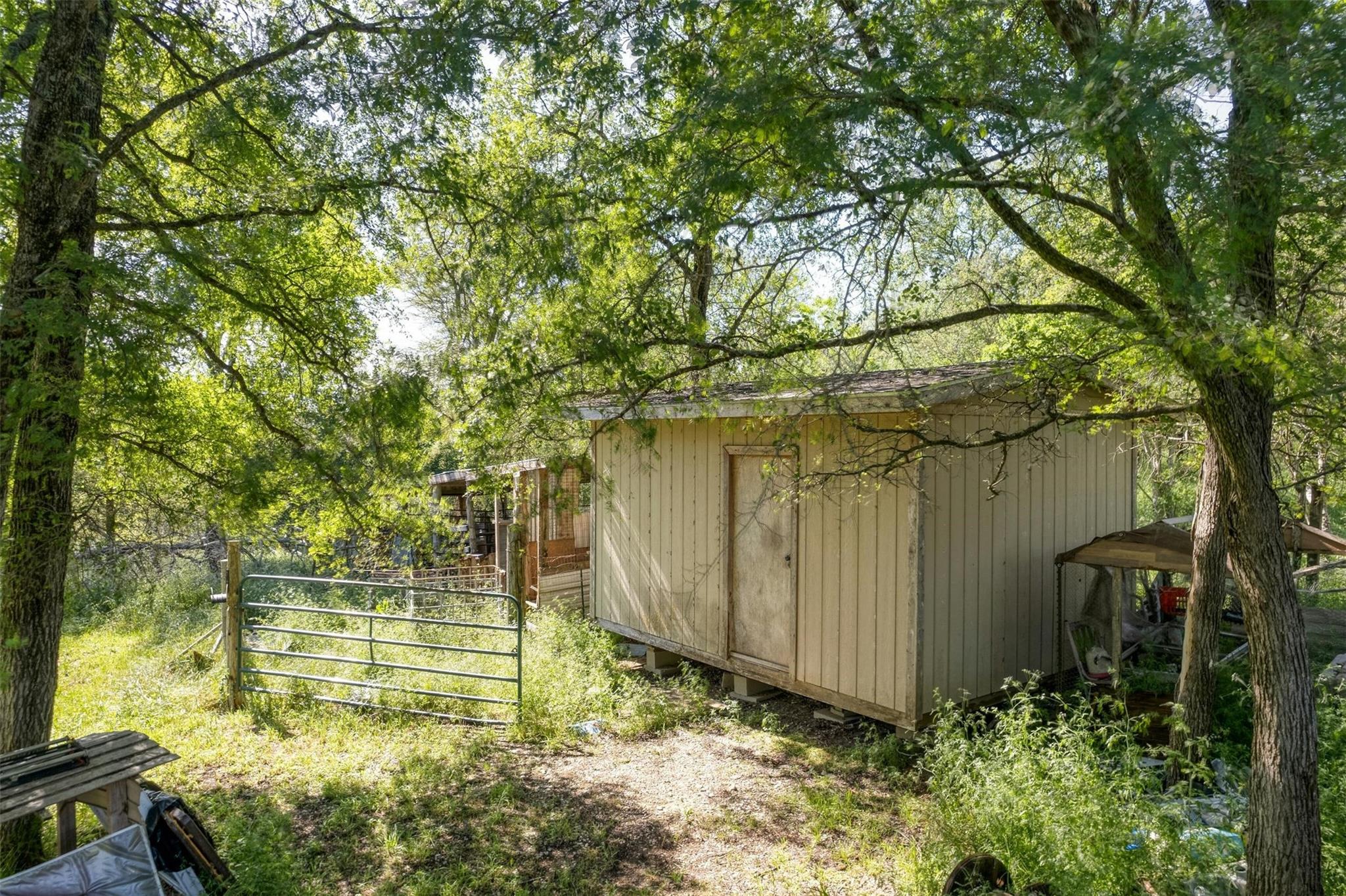201 Fawn Ridge Rd, Cedar Creek, TX 78612