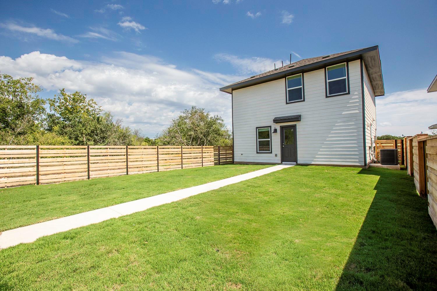 331 Bugbee, Kyle, TX 78640