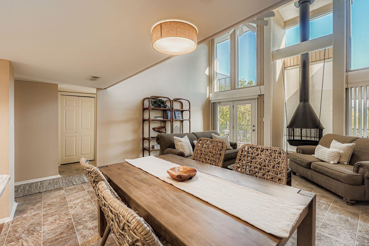 203 S Venture Blvd, Point Venture, TX 78645