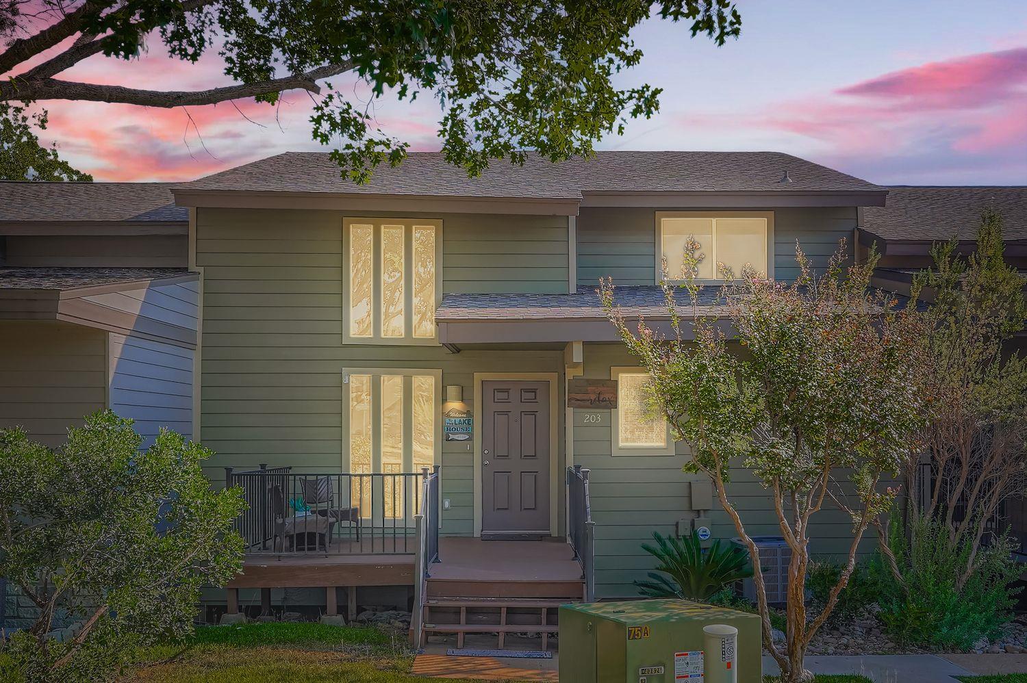 203 S Venture Blvd, Point Venture, TX 78645