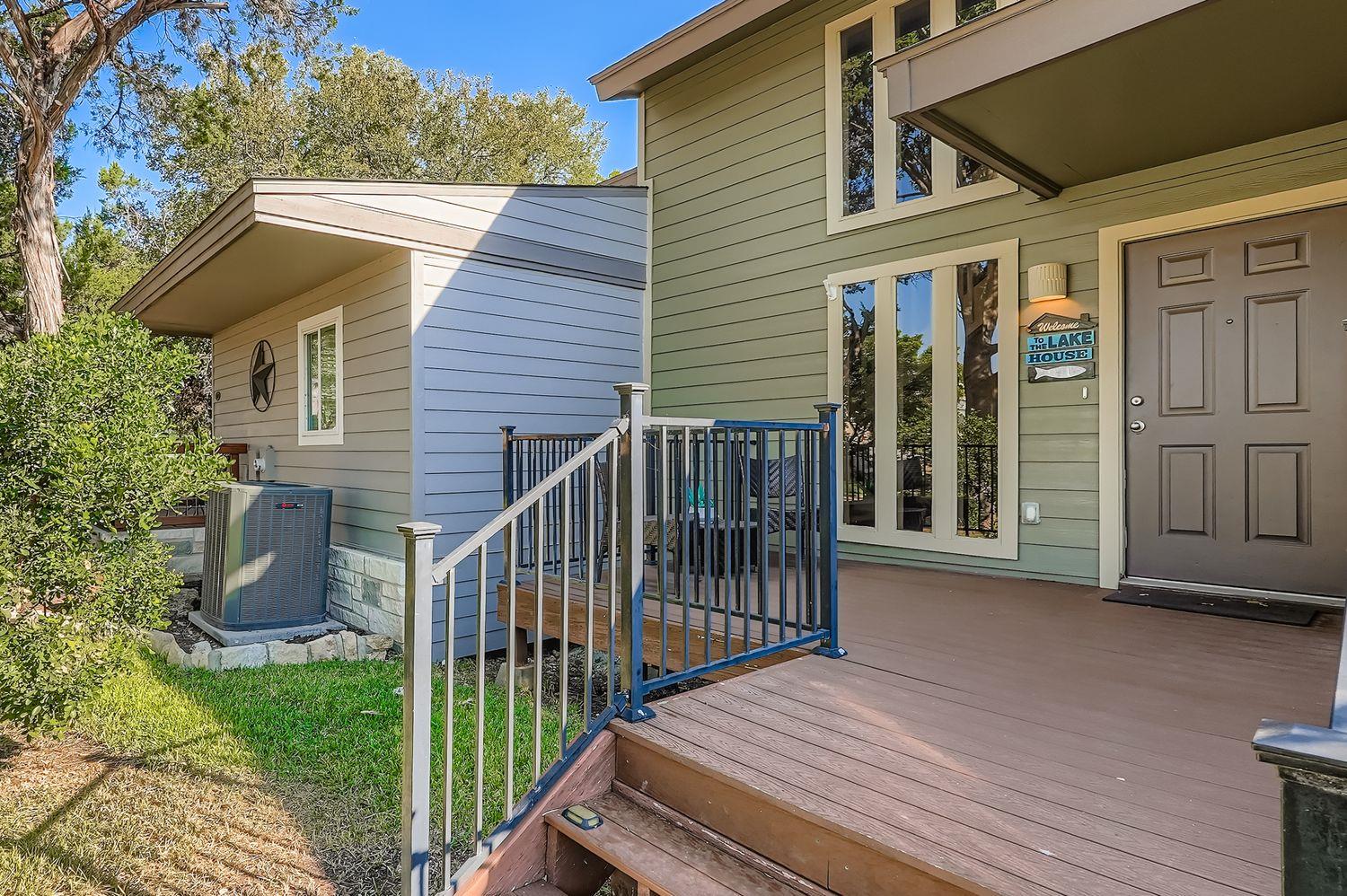 203 S Venture Blvd, Point Venture, TX 78645