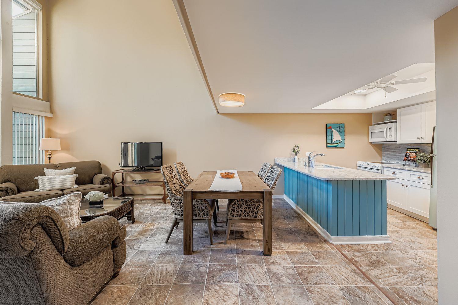 203 S Venture Blvd, Point Venture, TX 78645