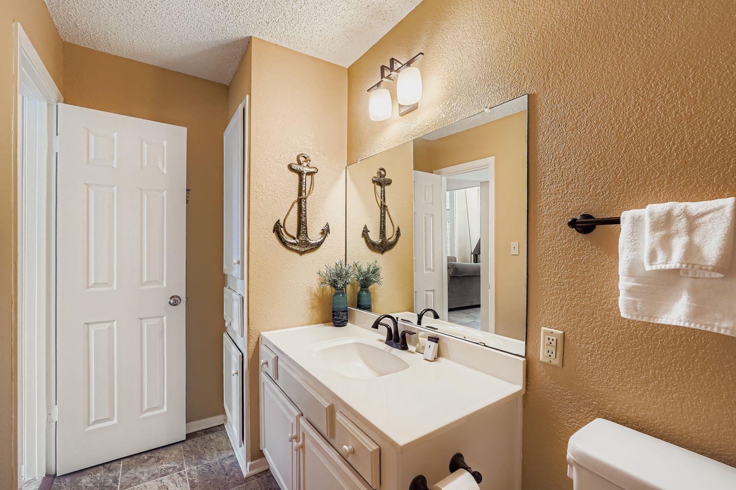 203 S Venture Blvd, Point Venture, TX 78645