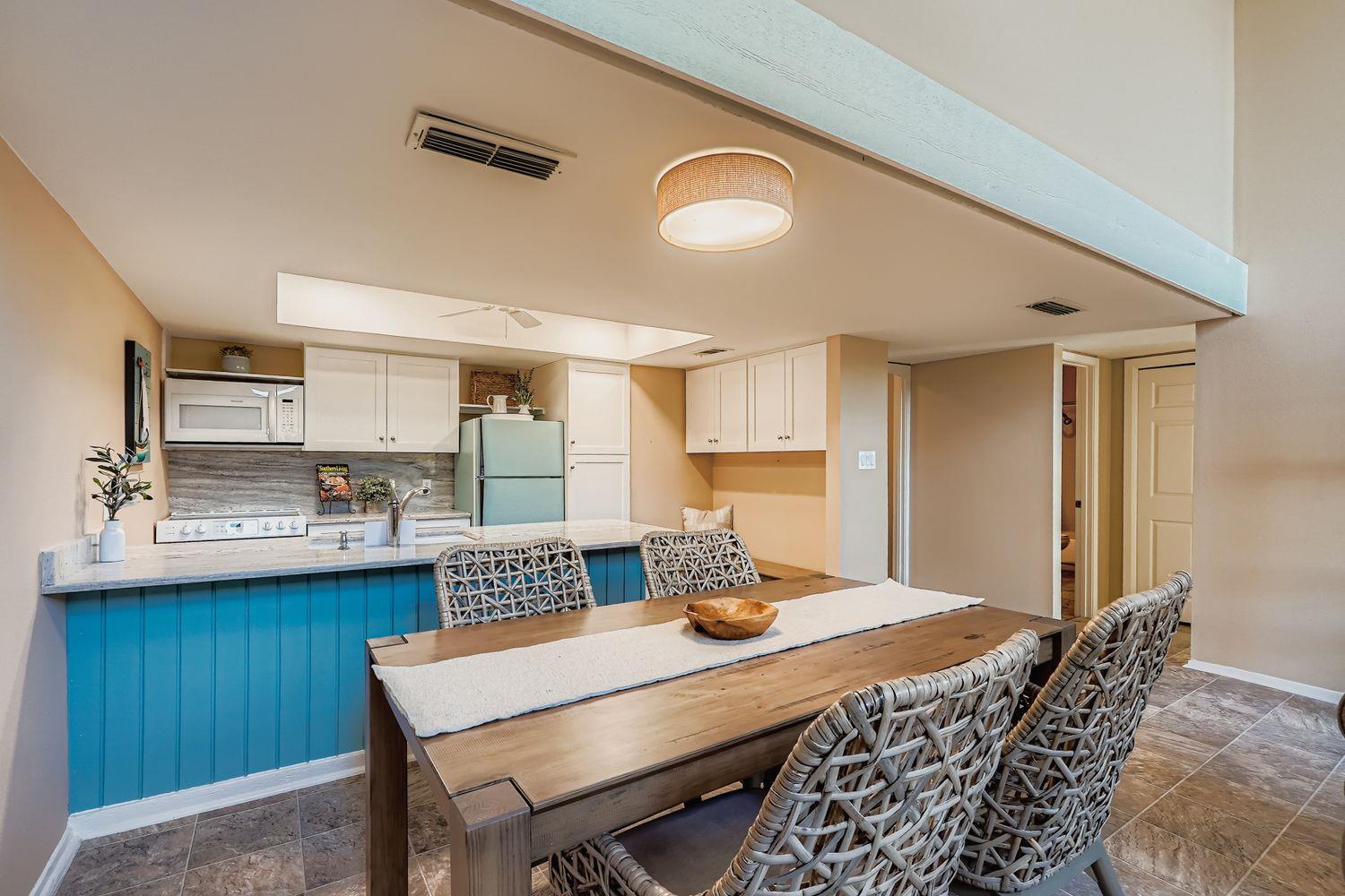 203 S Venture Blvd, Point Venture, TX 78645