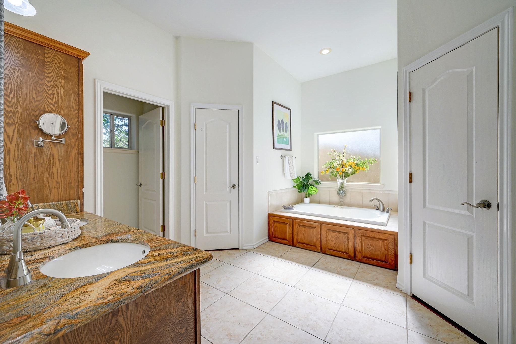 45 Longbow Ln Ln, Wimberley, TX 78676