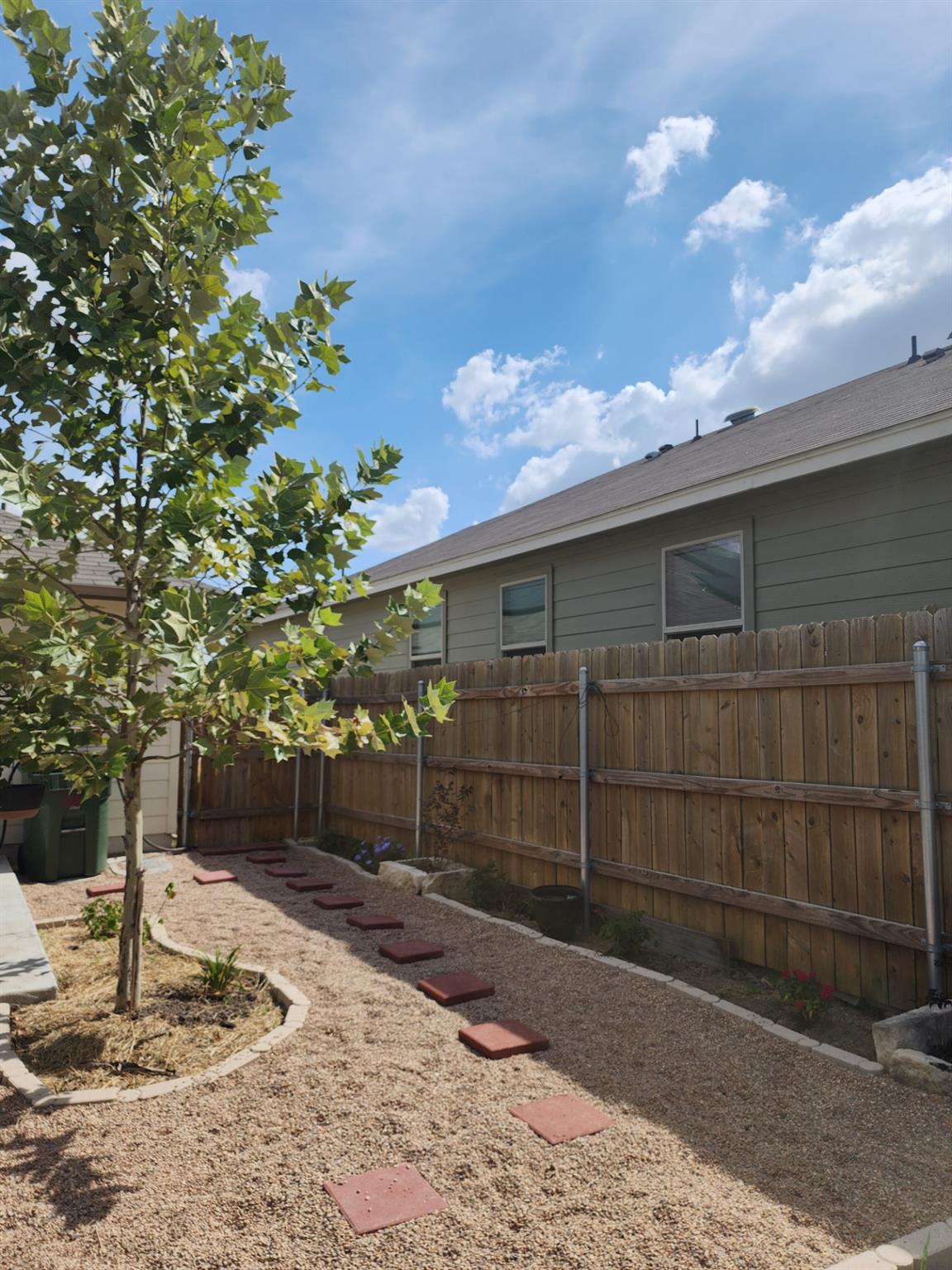 136 Ragnar Dr, Jarrell, TX 76537