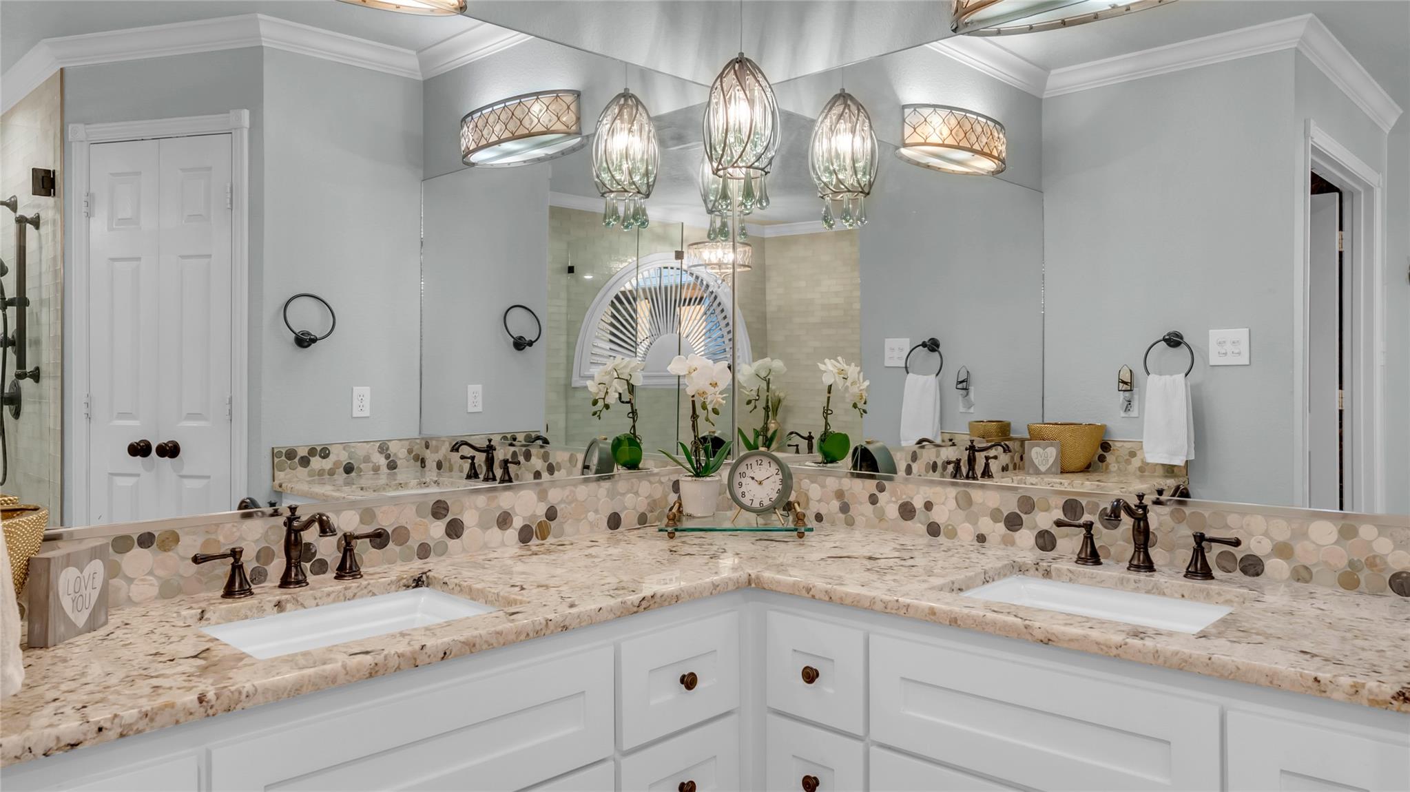 2240 Fred Woods Dr, Kingsland, TX 78639