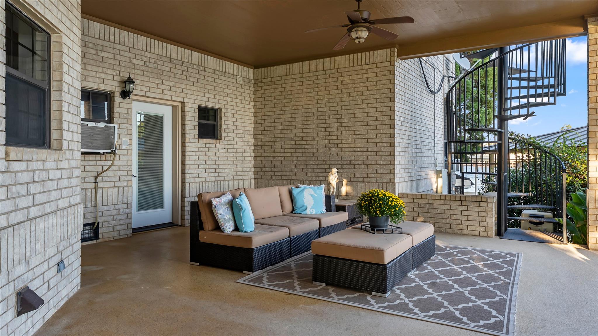 2240 Fred Woods Dr, Kingsland, TX 78639