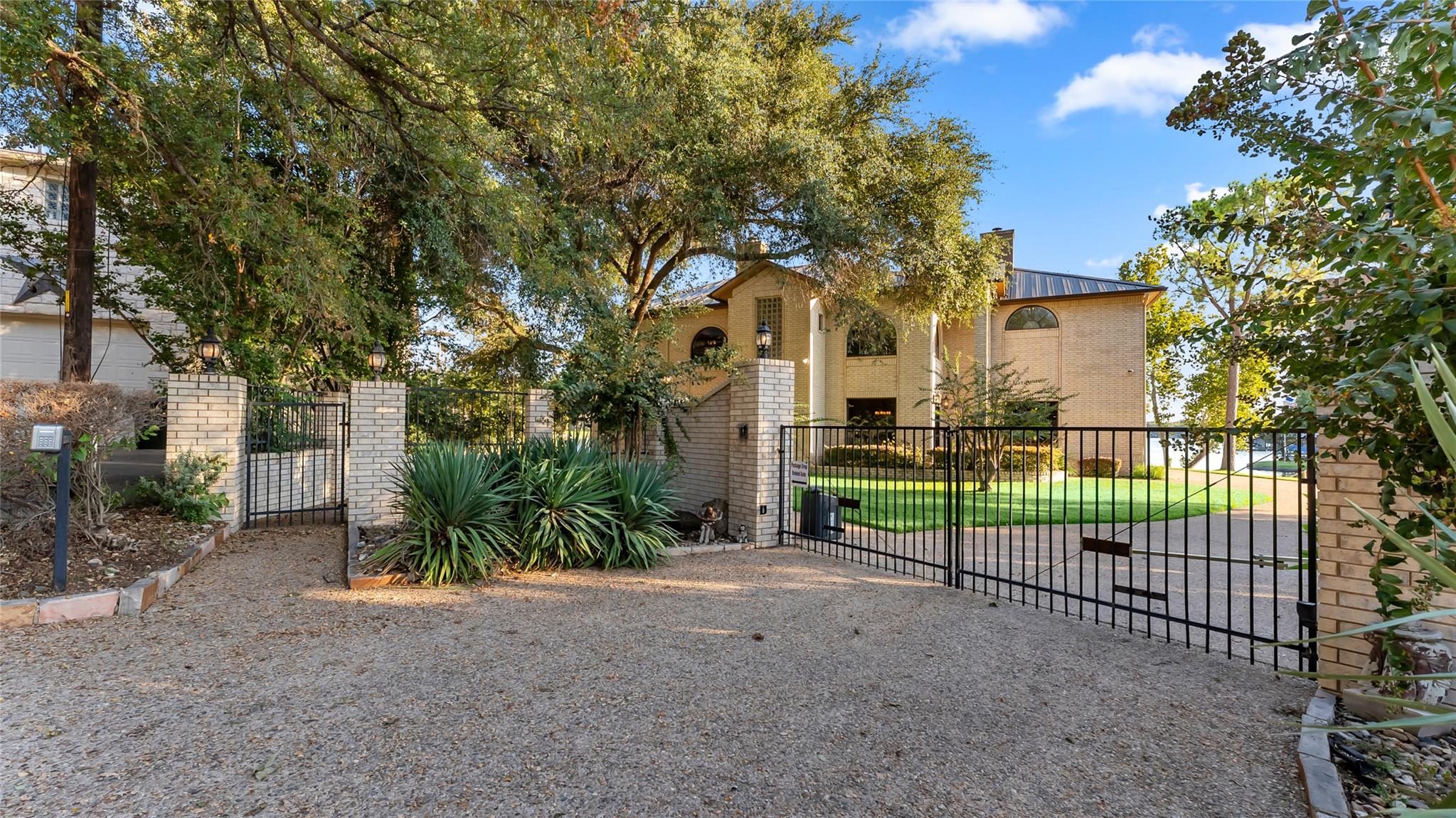 2240 Fred Woods Dr, Kingsland, TX 78639