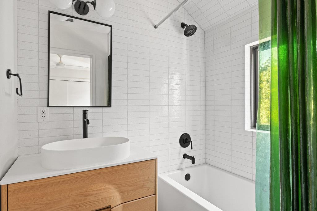 1913 Canterbury St # 2, Austin, TX 78702