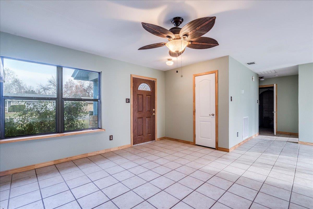 904 Conway Dr, San Marcos, TX 78666