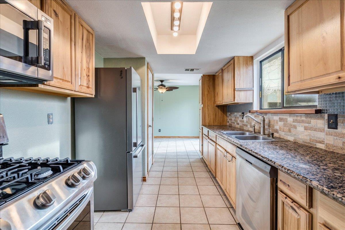 904 Conway Dr, San Marcos, TX 78666