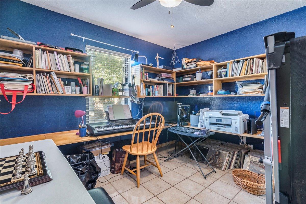 904 Conway Dr, San Marcos, TX 78666