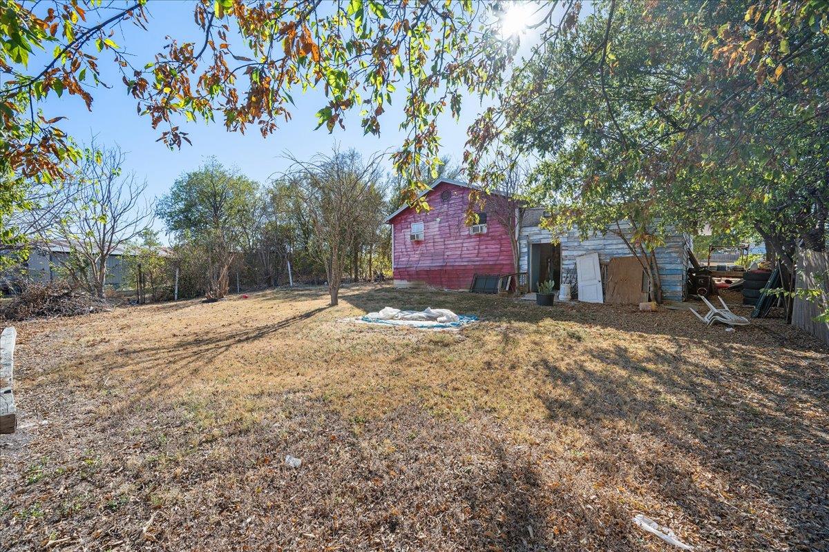 1107 Sturgis St, Taylor, TX 76574