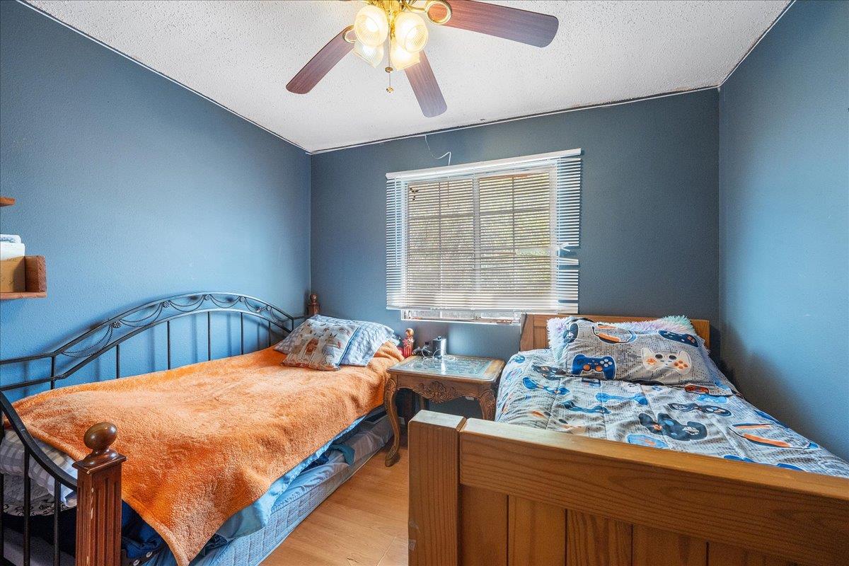 1107 Sturgis St, Taylor, TX 76574