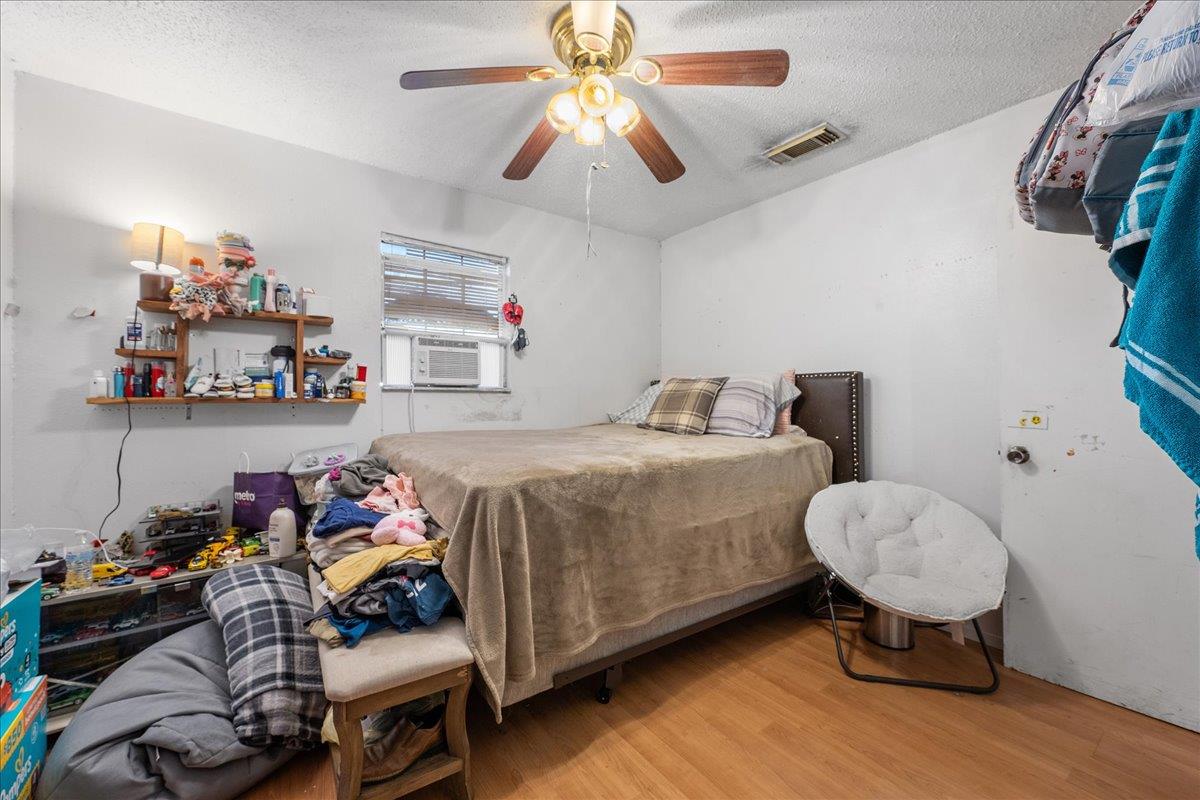 1107 Sturgis St, Taylor, TX 76574