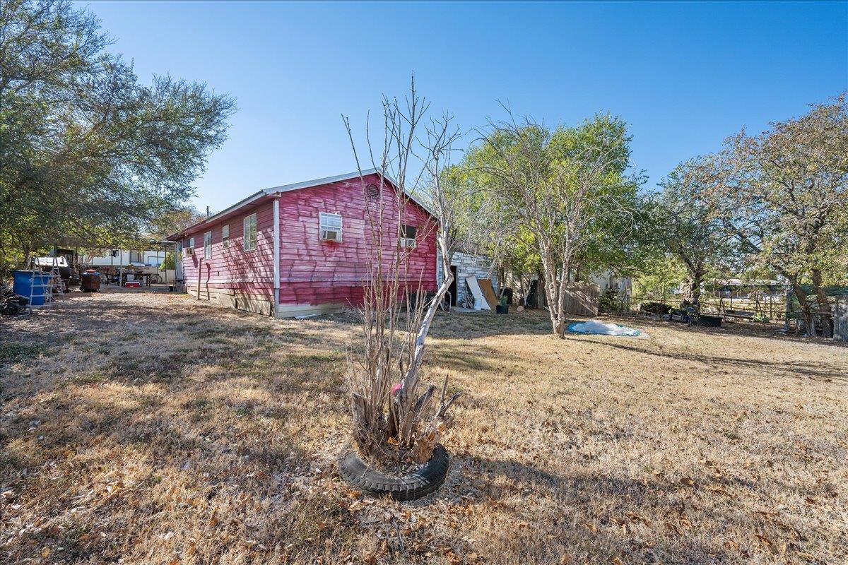 1107 Sturgis St, Taylor, TX 76574