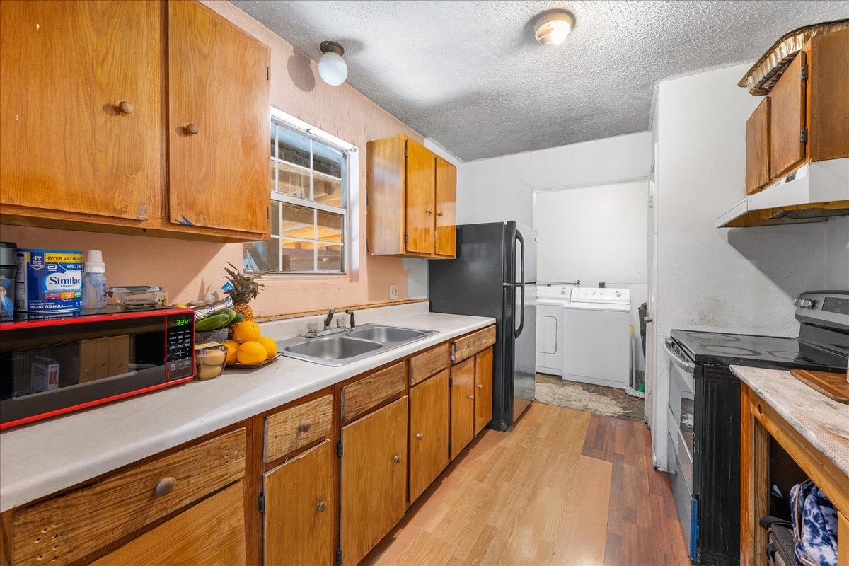 1107 Sturgis St, Taylor, TX 76574