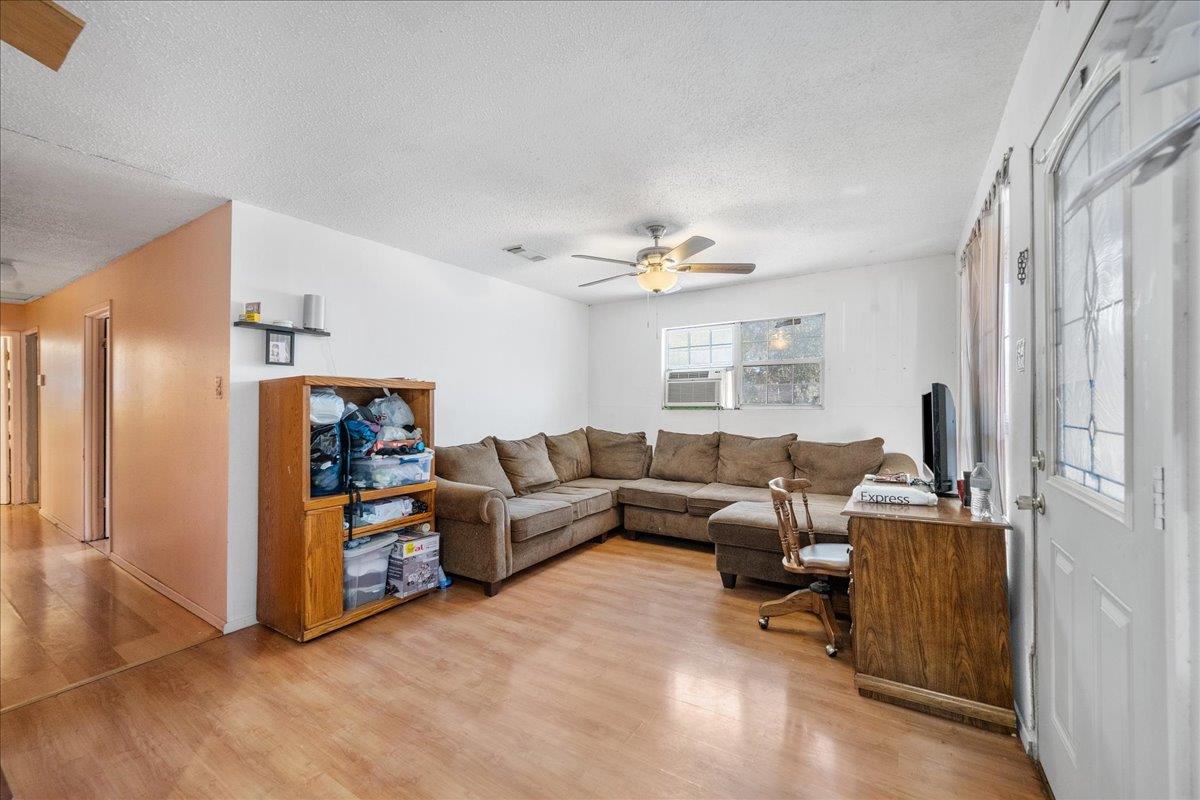 1107 Sturgis St, Taylor, TX 76574