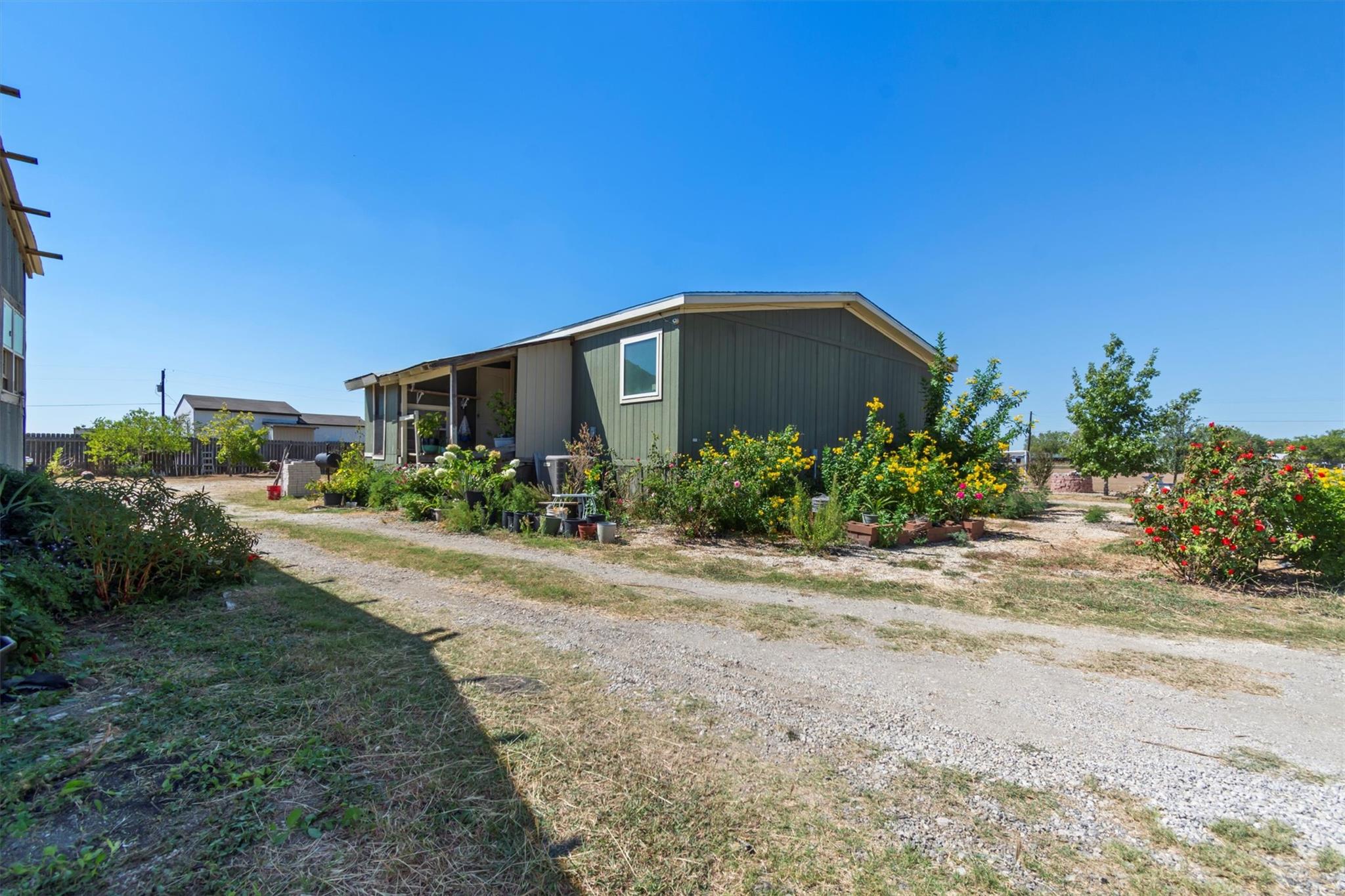 5904 Fm 621, Martindale, TX 78655