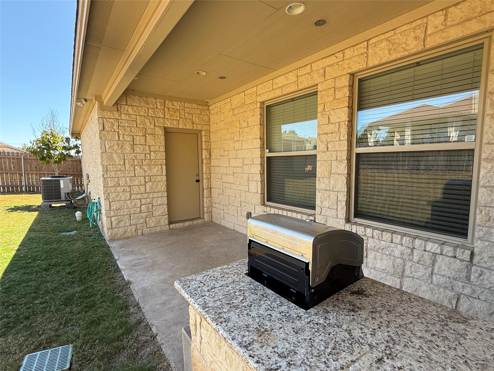 300 Western Sky Trl, Jarrell, TX 76537