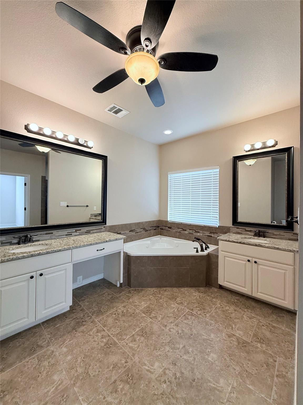 300 Western Sky Trl, Jarrell, TX 76537