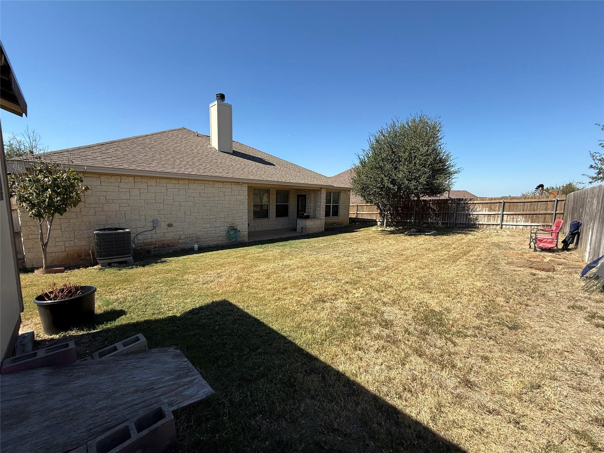300 Western Sky Trl, Jarrell, TX 76537