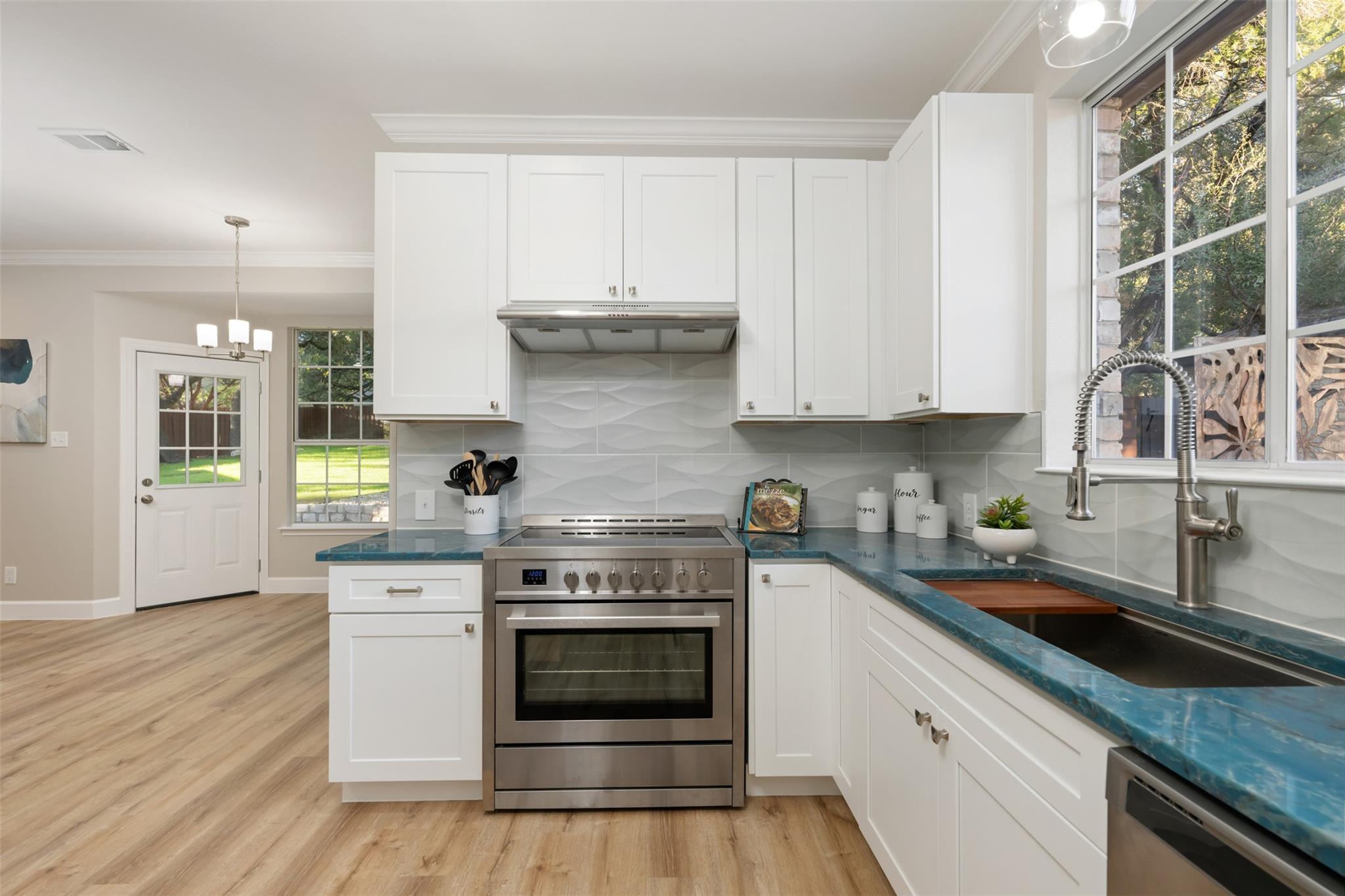 126 Copperleaf Rd, Lakeway, TX 78734