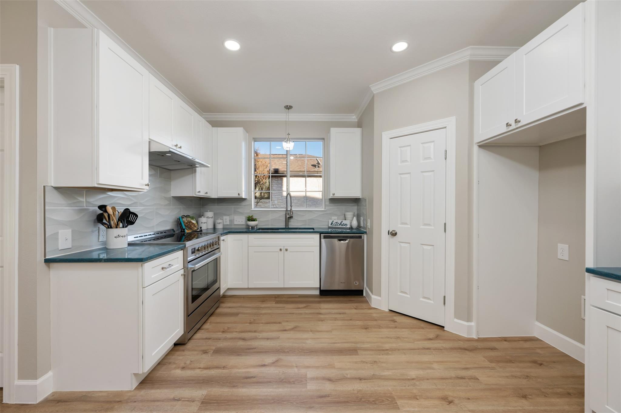 126 Copperleaf Rd, Lakeway, TX 78734