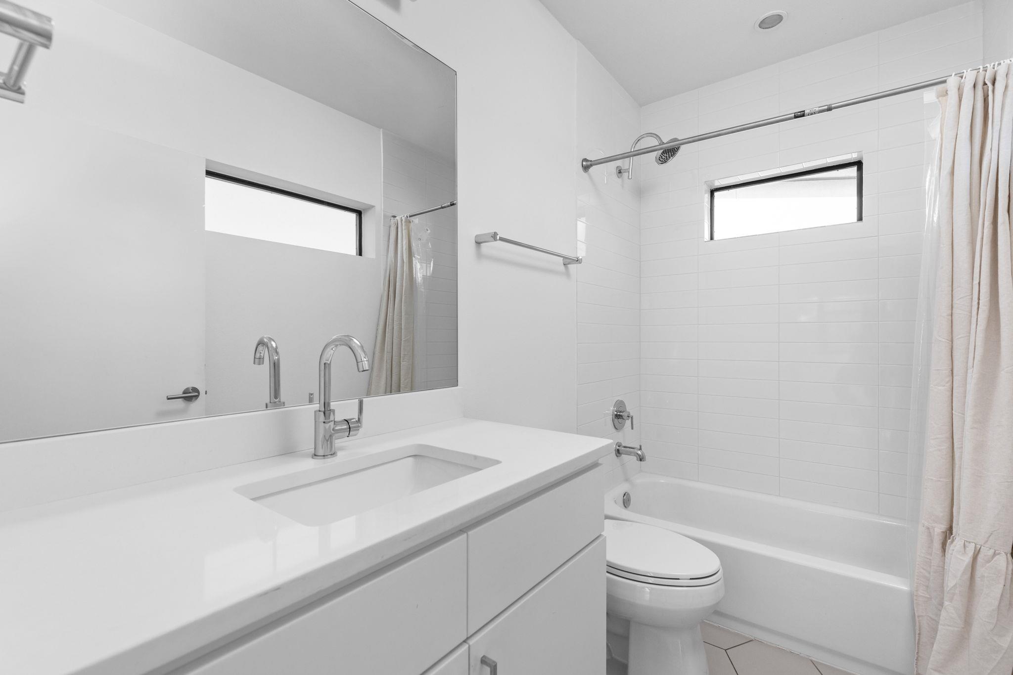 1128 Chicon St # 200, Austin, TX 78702